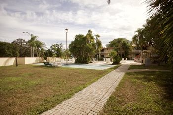 Hotel Golden Host Resort