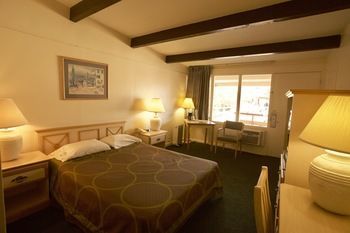 Hotel Golden Host Resort