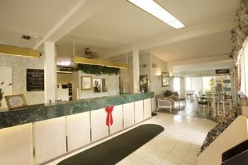 Hotel Golden Host Resort