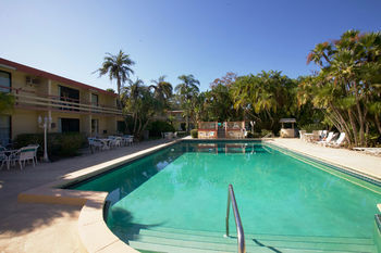 Hotel Golden Host Resort