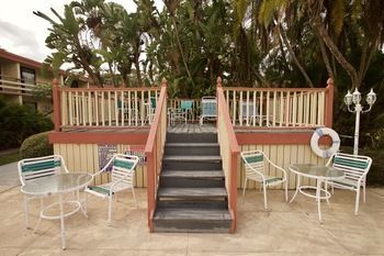 Hotel Golden Host Resort