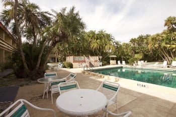 Hotel Golden Host Resort