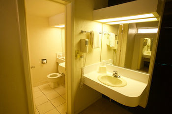 Hotel Golden Host Resort