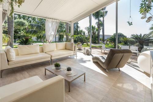 Villa Jolie - Luxury Villa With Swimming Pool