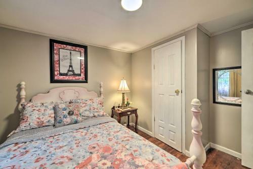 Cheerful Grand Rivers Cottage, Half Mi To Lake