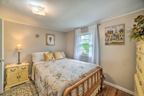 Cheerful Grand Rivers Cottage, Half Mi To Lake