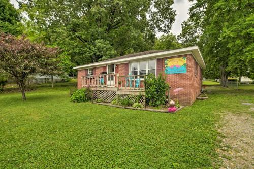 Cheerful Grand Rivers Cottage, Half Mi To Lake