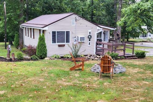 Charming Somerset Cottage Near Boat Ramps!