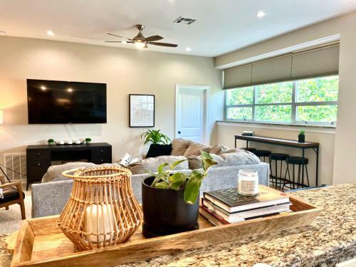 Upscale Downtown Apartment