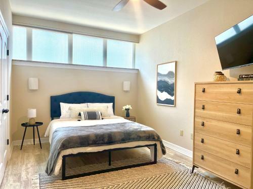 Upscale Downtown Apartment