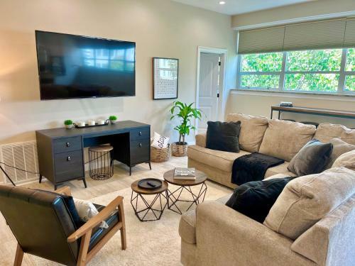 Upscale Downtown Apartment