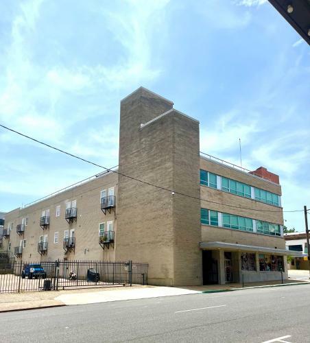 Upscale Downtown Apartment
