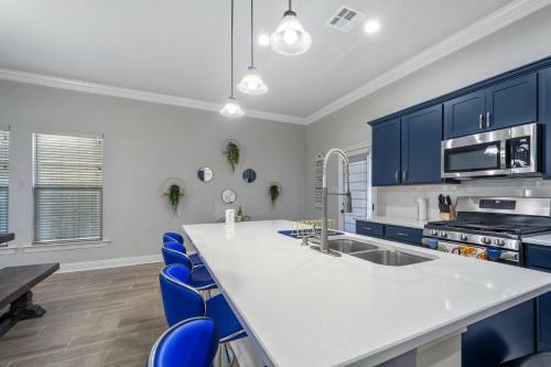 Central, New & Modern: Your Space Away From Home!!
