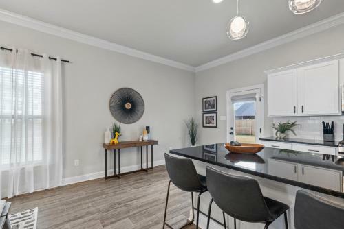 Luxe, Central, & Contemporary - A Modern Utopia!