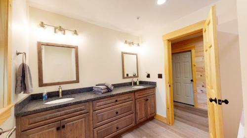 Winters Way Cabin