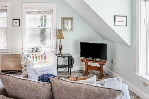 Historic Harrington House Apartment