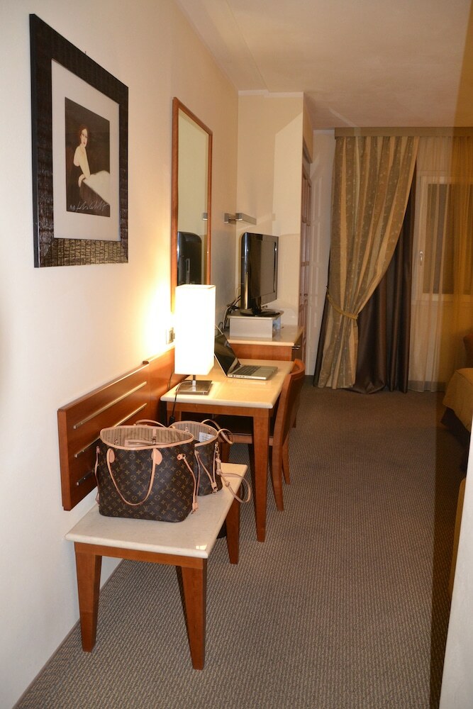 Hotel Airone