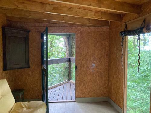 Unique Off Grid Tree-house Stay