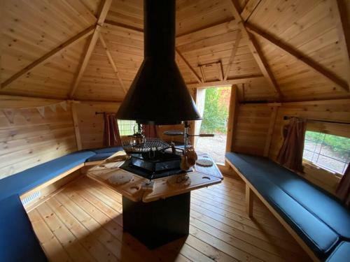 Luxury Central Townhouse, With Bbq Cabin & Parking