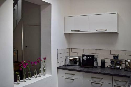 Luxury Central Townhouse, With Bbq Cabin & Parking