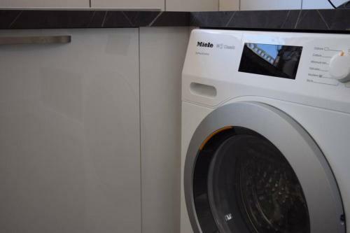 Luxury Central Townhouse, With Bbq Cabin & Parking