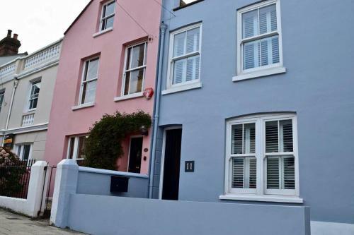 Luxury Central Townhouse, With Bbq Cabin & Parking