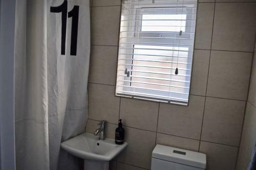 Luxury Central Townhouse, With Bbq Cabin & Parking