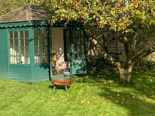 Quiet Coastal Cottage, Perfect For Couples With Dogs