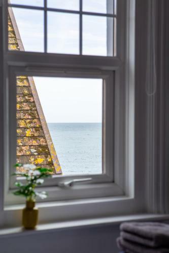Beach View Luxury Apartment