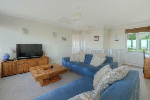 4 Coram Court