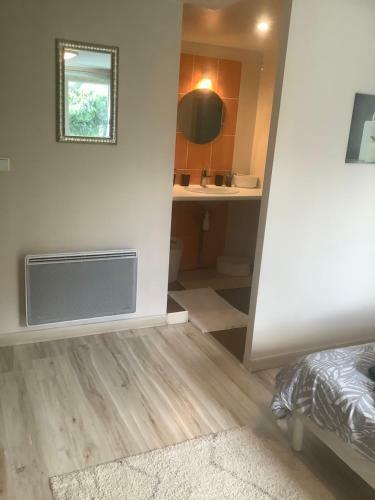 Hostal Chambre D H�tes Ind�pendante Dans Village M�di�val
