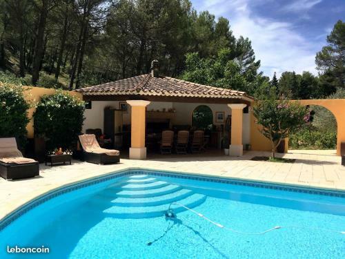 Bed & Breakfast Les Restanques - Chambre D'h�tes