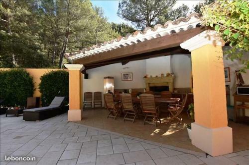 Bed & Breakfast Les Restanques - Chambre D'h�tes