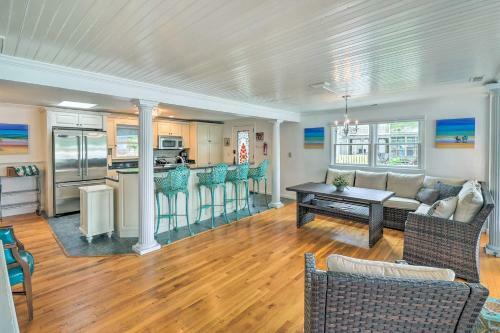 Grasonville Home With Private Pool On The Water