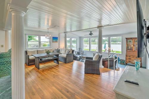 Grasonville Home With Private Pool On The Water