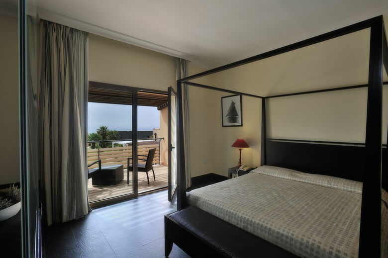 Hotel Falconara Charming House & Resort