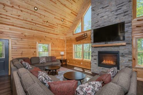 Cj's Mountain Lodge
