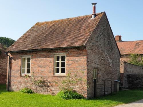 The Lamb Shed - Peaceful Small Barn On Lovely Farm