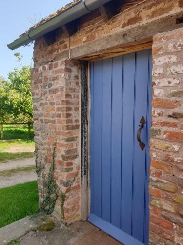 The Lamb Shed - Peaceful Small Barn On Lovely Farm