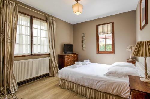 Villa Luxueuse Chaumi�re 4 Chambres Avec Jardin