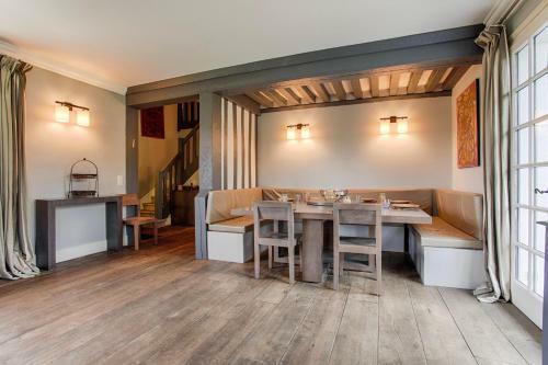 Villa Luxueuse Chaumi�re 4 Chambres Avec Jardin
