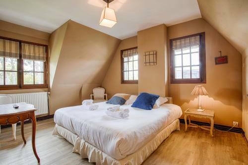 Villa Luxueuse Chaumi�re 4 Chambres Avec Jardin