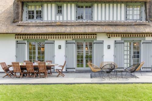 Villa Luxueuse Chaumi�re 4 Chambres Avec Jardin