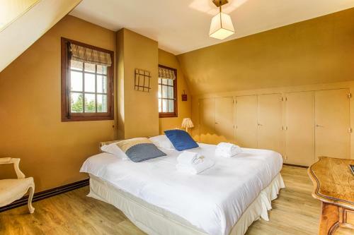 Villa Luxueuse Chaumi�re 4 Chambres Avec Jardin