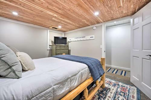 Lakefront Battle Creek Home With Fishing Dock!