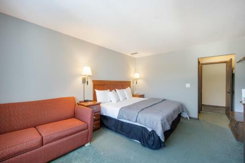 Snow Chasers Lodge - Room 16