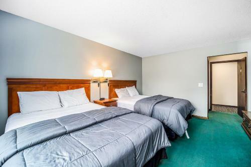 Snow Chasers Lodge - Room 7
