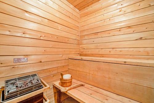 Snow Chasers Lodge - Room 7
