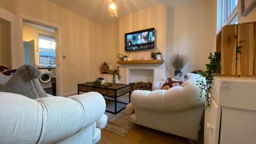 Cosy 2 Bedroom House In Prime Location!
