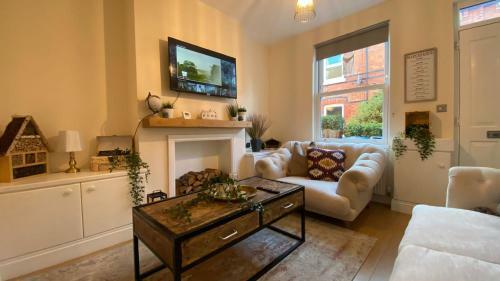 Cosy 2 Bedroom House In Prime Location!